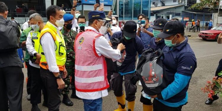 Tinjau Bandara Husein Sastranegara, Menteri Budi Karya Sumadi Apresiasi Program Padat Karya Perdana Angkasa Pura II di Tengah Pandemi