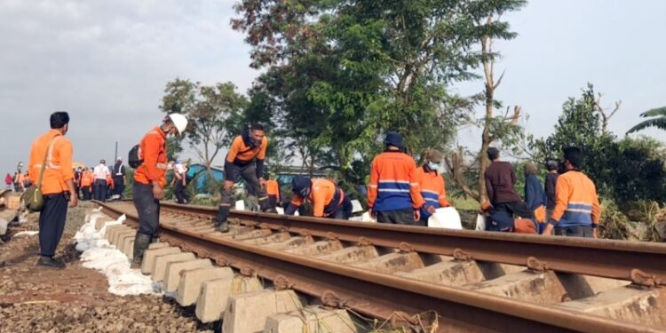 Jalur Belum Dapat Dilalui, KAI Batalkan Perjalanan KA dari dan Menuju Pasar Senen serta Gambir
