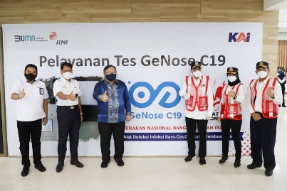 Menhub dan Menristek Kunjungi Stasiun Pasar Senen, Tinjau Uji Coba Pemeriksaan Genose C19