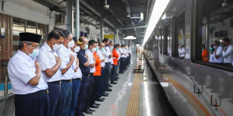 Pastikan Pelayanan Berjalan dengan Baik, Komisaris Utama KAI Said Aqil Siroj Tinjau Stasiun Pasar Senen