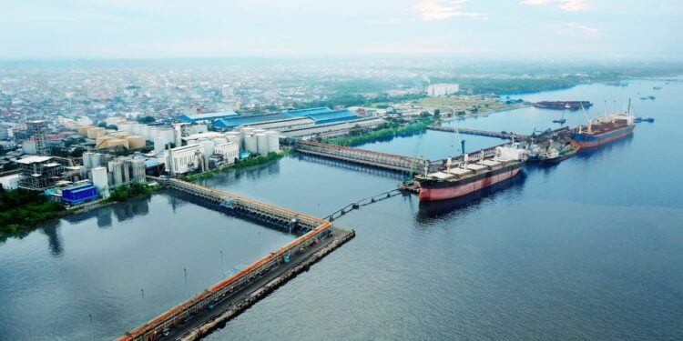 Catat Tonggak Baru, Pelindo 1 Dumai Ekspor Petikemas ke Port Malaysia