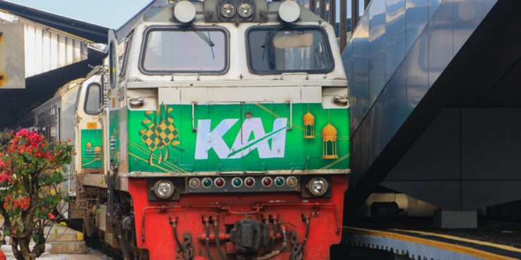 Sambut Ramadhan, KAI Hadirkan Ornamen Khusus di Kereta Api dan Stasiun