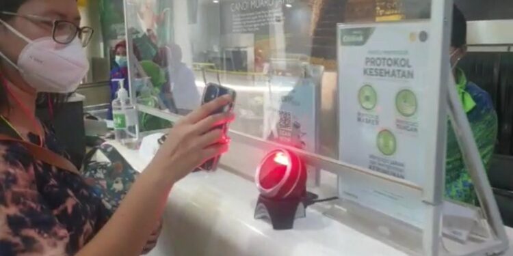 Bandara Soekarno-Hatta Terapkan Validasi Dokumen Kesehatan Digital di Aplikasi PeduliLindungi Guna Proses Keberangkatan Penumpang Pesawat, 17 Bandara Lain Gelar Uji Coba