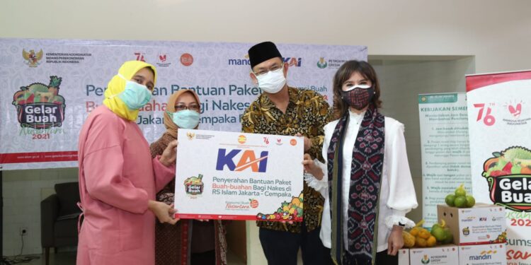 Sukseskan Gelar Buah Nusantara 2021, KAI Group Berikan Paket Buah Senilai Rp50 Juta kepada Tenaga Kesehatan