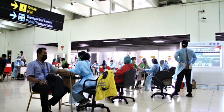 Vaksinasi COVID-19 Calon Penumpang Pesawat di Bandara Angkasa Pura II Tembus di Atas 100.000 Orang