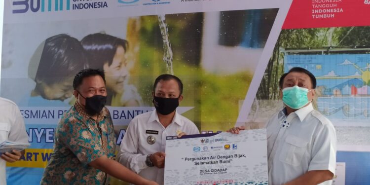 Kolaborasi BUMN Mendorong Program SDGs di Desa Cidadap Melalui Smart Water System