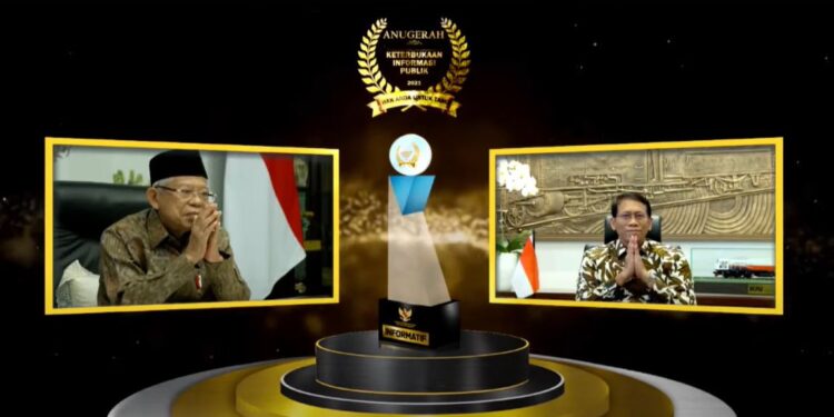 KAI Terima Penghargaan dari Wapres RI sebagai Badan Publik Informatif Peringkat 1 Kategori BUMN