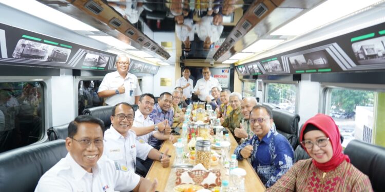 Kolaborasi KAI dan BPH Migas di Atas Kereta Inspeksi