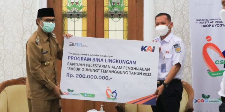 Sukseskan Program BUMN Hijaukan Indonesia, KAI Daop 6 Salurkan Bantuan Bibit Pohon Senilai 200 Juta di Temanggung