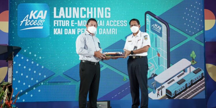Sinergi KAI dan DAMRI untuk Permudah Masyarakat Bertransportasi Antarmoda