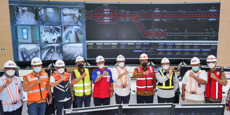 Pastikan Beroperasi Agustus 2022, Dirut KAI Tinjau Progres Pembangunan LRT Jabodebek