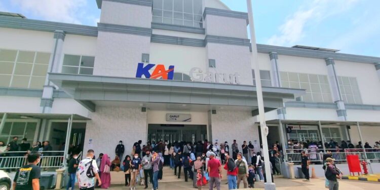 Dua Pekan Beroperasi, Masyarakat Garut Antusias akan Hadirnya Layanan Kereta Api