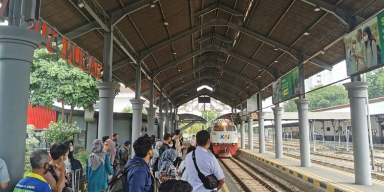 Tiket KA Jarak Jauh untuk Arus Balik Capai 100% Hingga 8 Mei