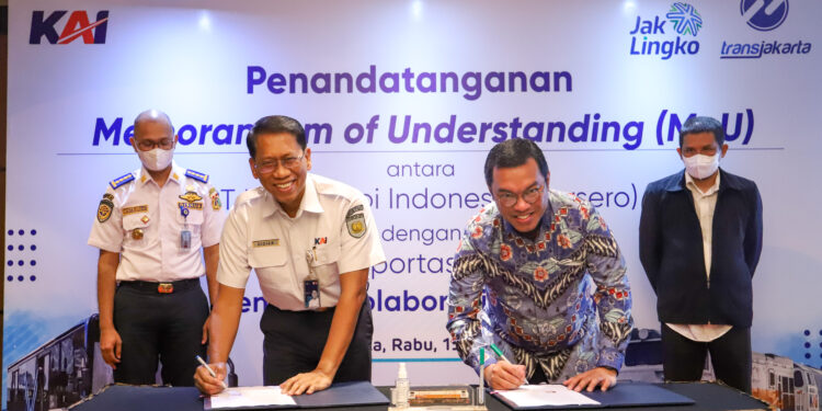 Kolaborasi KAI dengan Transjakarta untuk Peningkatan Pelayanan Pelanggan