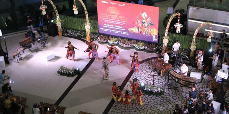 Parade Budaya ‘Langgam Pancarona, Dahayu Nusantara’ Pukau Penumpang Pesawat dan Wisatawan di Bandara Soekarno-Hatta
