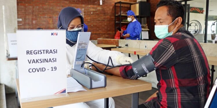 Bantu Lengkapi Syarat Naik KA, KAI Hadirkan Layanan Vaksinasi Gratis di Stasiun untuk Pelanggan