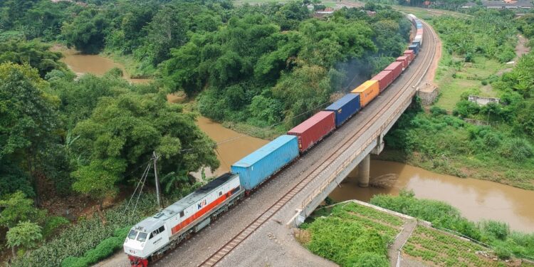 KAI Angkut 26,7 Juta Ton Barang, Meningkat 15% di Semester I 2022