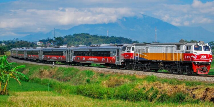 KAI Kembali Hadirkan Livery Khusus dan Ornamen HUT Ke-77 Kemerdekaan RI