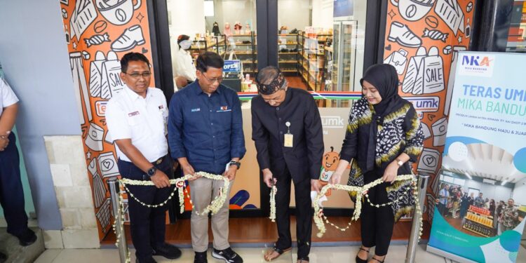 Dukung Penuh Kemajuan UMK, KAI Resmikan Teras UMK di Stasiun Bandung