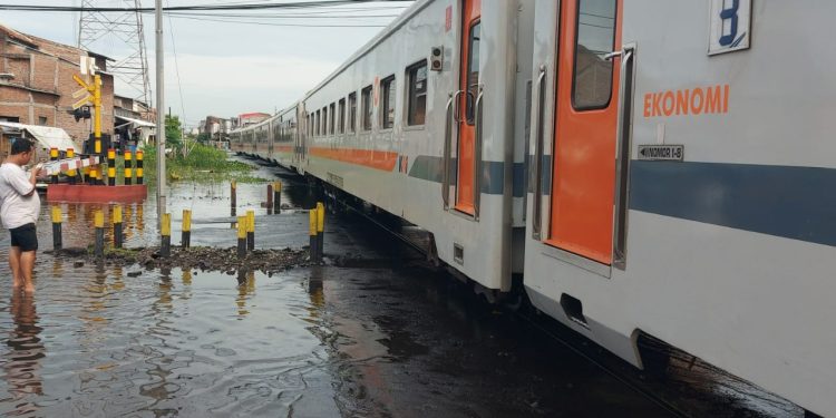 Banjir Telah Surut, Pelayanan Stasiun Semarang Tawang dan Perjalanan KA Mulai Berangsur Normal