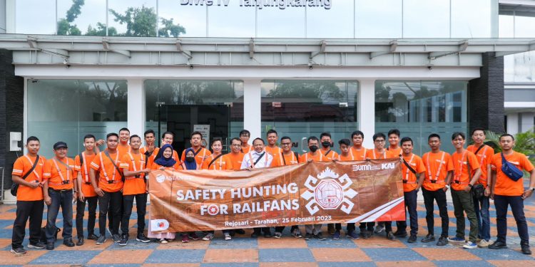 KAI Sosialisasi Keselamatan di Perlintasan Sebidang melalui Kegiatan Safety Hunting