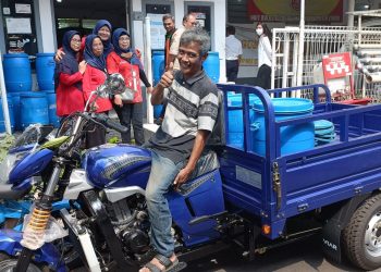 Dukung Lingkungan Berkelanjutan, TJSL ASDP Salurkan Bantuan Motor Gerobak dan Komposter Sampah