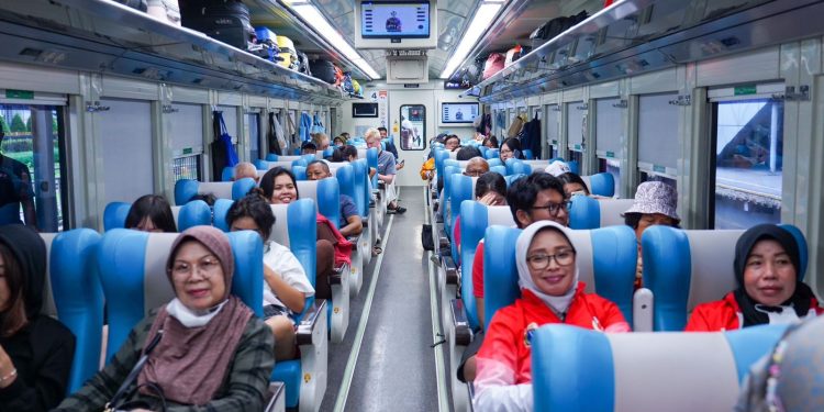 Naik Kereta Api Lebih Mudah dengan Layanan Rombongan
