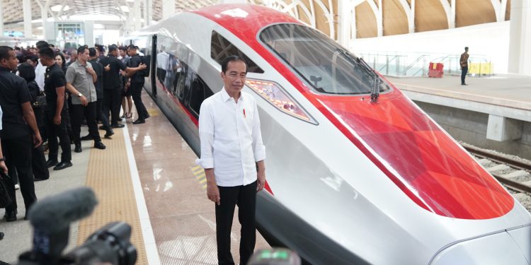 Presiden RI Jajal Layanan KCJB dan KA Feeder, KAI Berkomitmen Kawal Operasional KCJB dengan Saksama