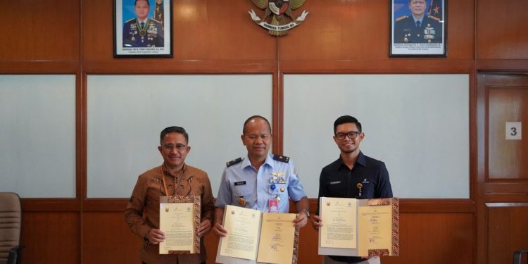 PTDI, PT Pindad, dan TNI AU Teken Kerja Sama Litbangmat untuk Perkuat Alutsista Udara