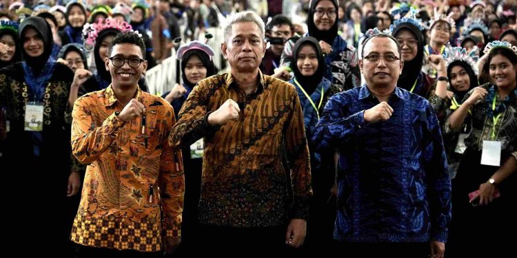 Di Depan Ribuan Mahasiswa, Wamensos Agus Jabo Priyono Tegaskan Presiden sedang Memutus Kemiskinan Melalui Sekolah Rakyat